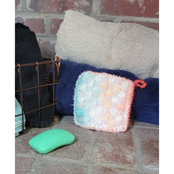 Sea foam green and coral shower scrubby - Picture 5 of 7